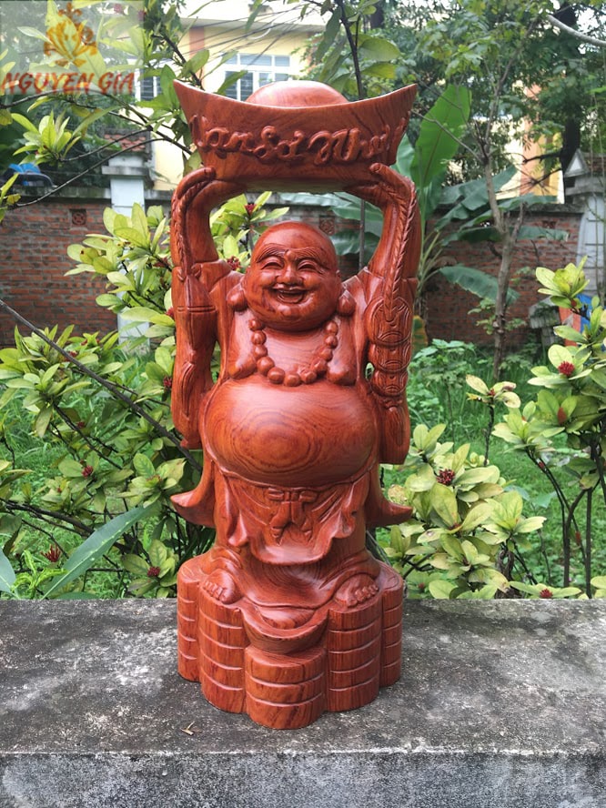 Những mẫu tượng gỗ Di Lặc đứng và ý nghĩa phong thủy?