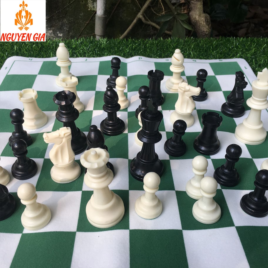 (Tặng 2 hậu) Bộ cờ vua quốc tế bàn cờ vải da quân nhựa PP cao cấp kèm túi đựng