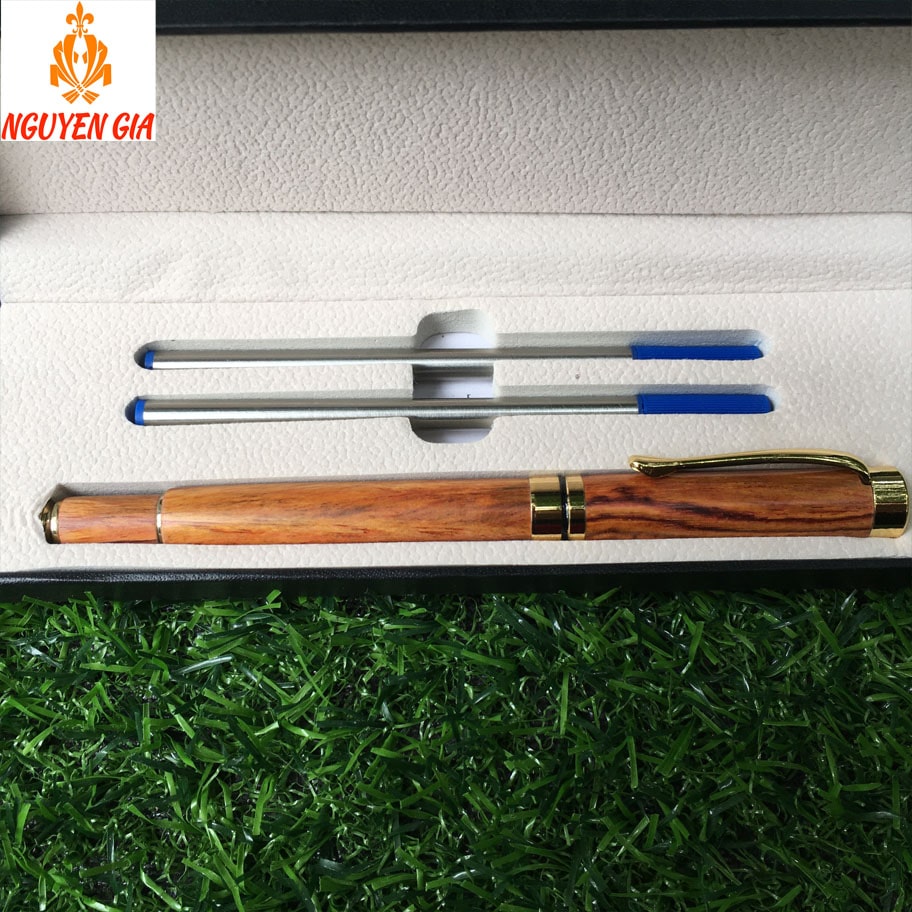 Viết ký tên gỗ sưa Lào - Bút ký tên Doanh Nhân