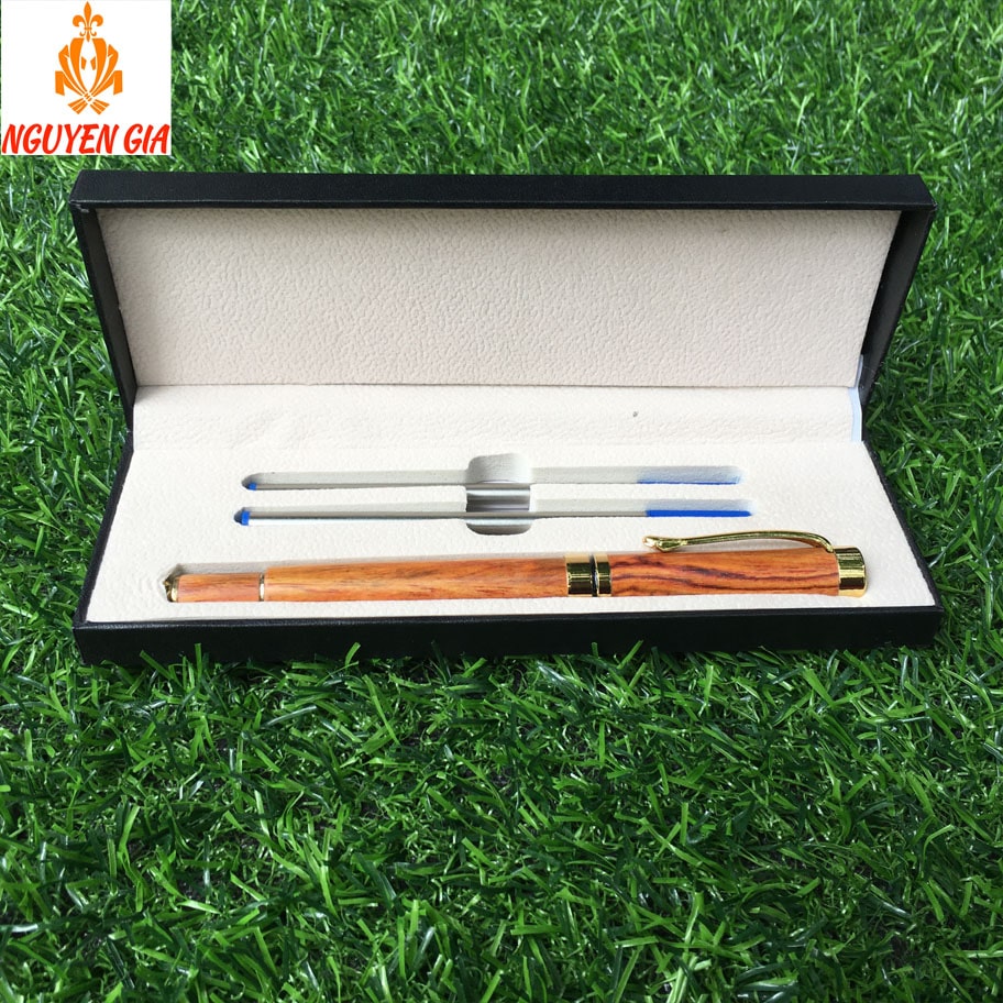 Viết ký tên gỗ sưa Lào - Bút ký tên Doanh Nhân