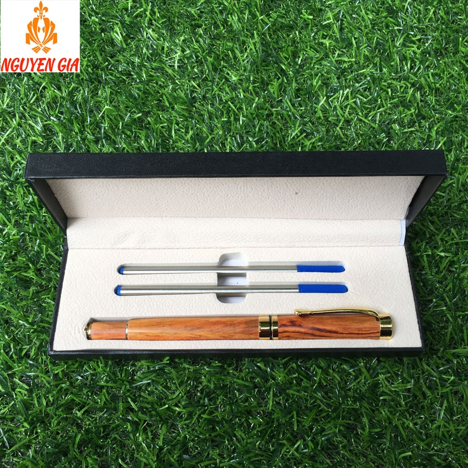 Viết ký tên gỗ sưa Lào - Bút ký tên Doanh Nhân