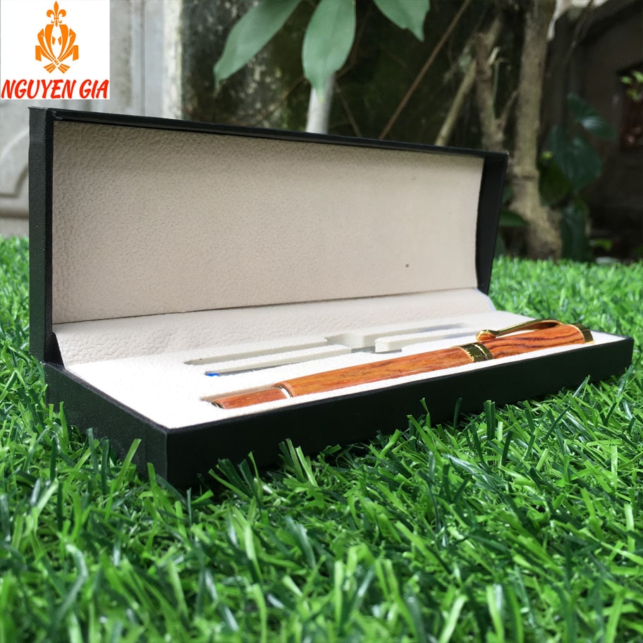 Viết ký tên gỗ sưa Lào - Bút ký tên Doanh Nhân