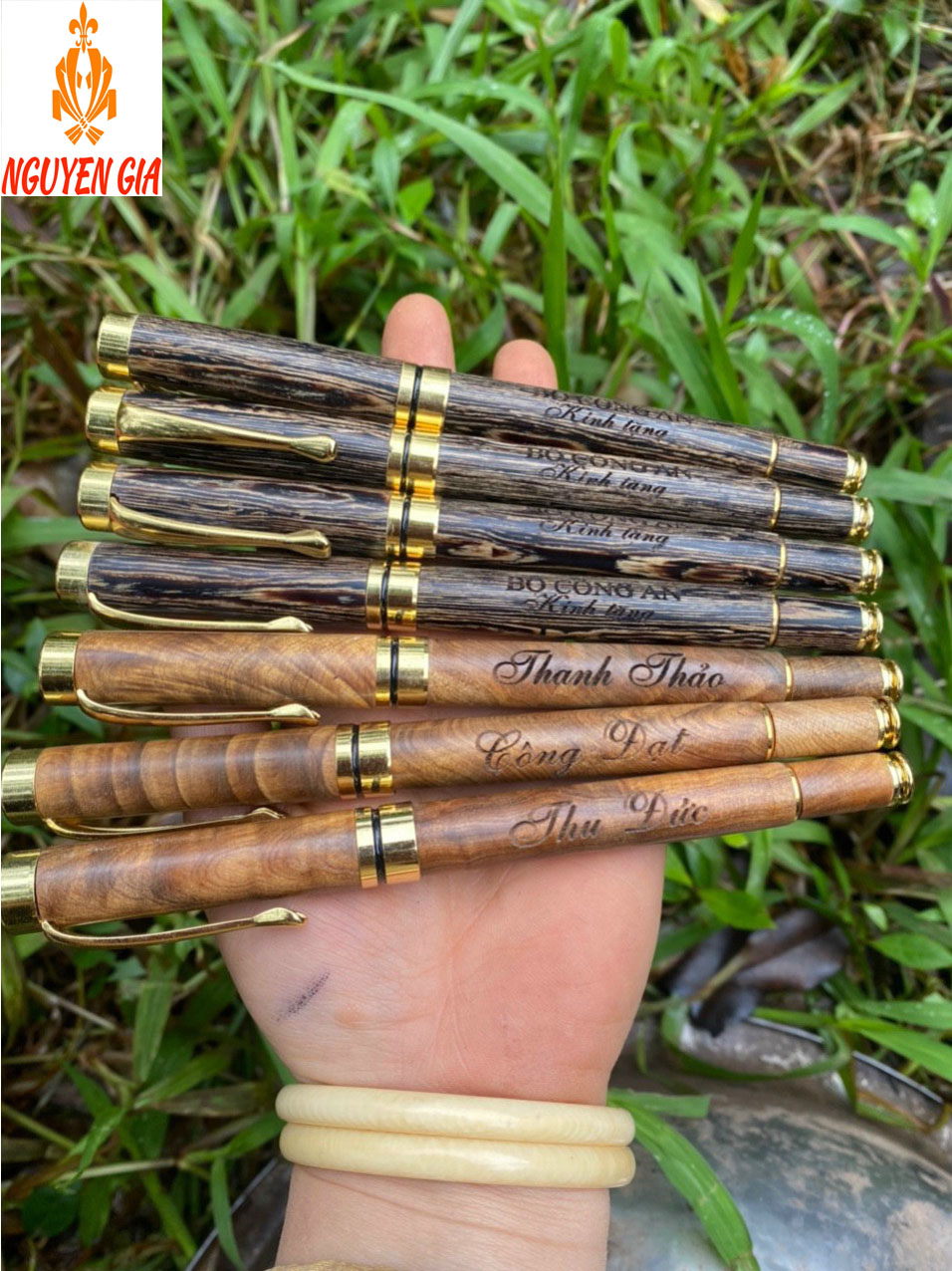 Bí quyết chọn và sử dụng bút ký tên đẹp bằng gỗ tự nhiên