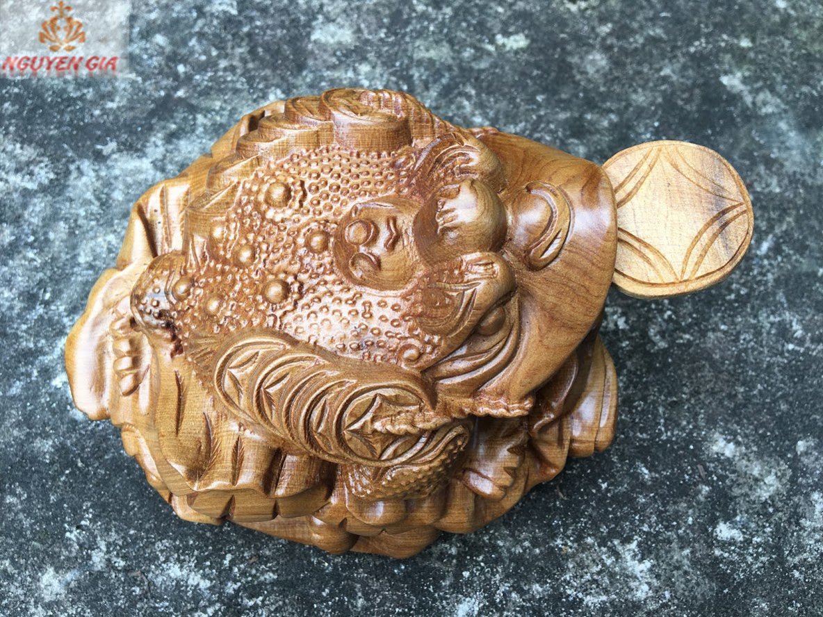 Cóc ngậm tiền (thiềm thừ) bằng gỗ bách xanh